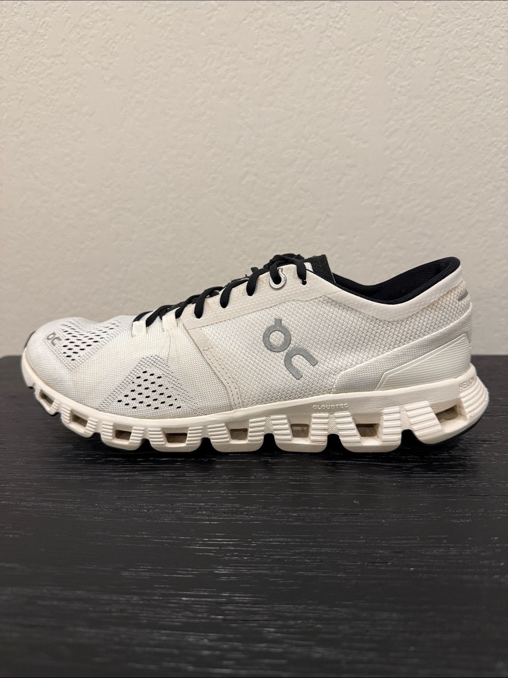 Women’s 9.5 On Cloudwhite Running Shoe in White with Black Accents W9 Swiss